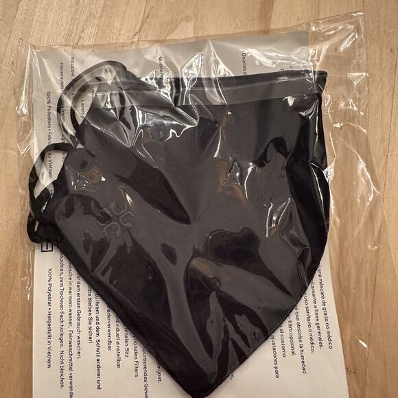 NEW Tory Burch Authentic Solid Black Non-Medical Grade Mask One Size - Picture 2 of 3